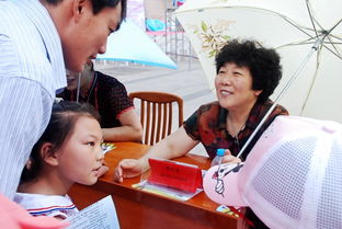 我縣舉辦大型廣場(chǎng)教育咨詢服務(wù)暨改革發(fā)展成果展示活動(dòng)，搭建家校社共育新平臺(tái)